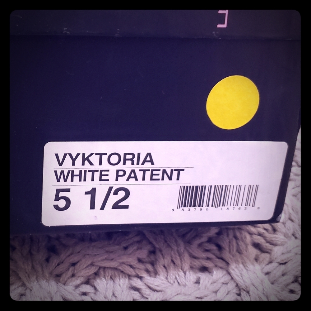 Steven Vyktoria White Patent